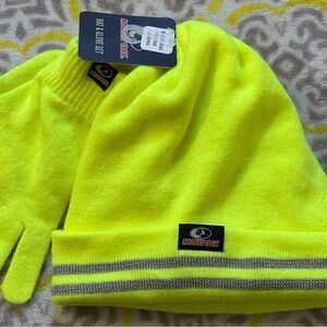 NEW Mossy Oak Neon Yellow Hat and Glove Set